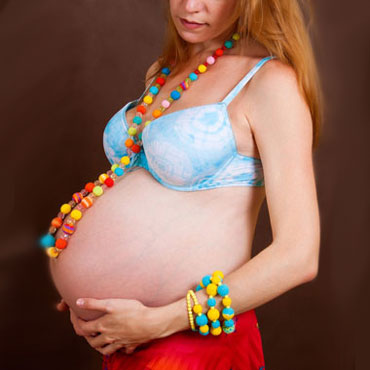 Как защитить беременную женщину с помощью оберегов?